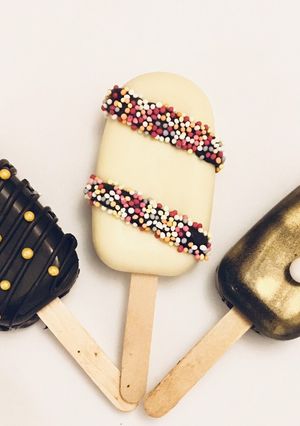A picture of Eggless Cakesicles.