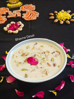 ખીર (Kheer Recipe in Gujarati) રેસીપી મુખ્ય ફોટો