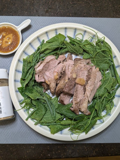 十三香烤豬排佐龍鬚菜桂冠 的食譜成品照片