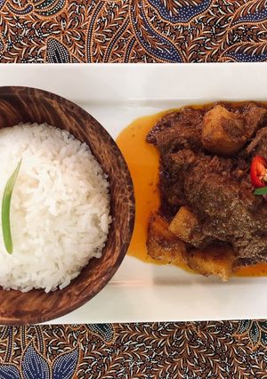 A picture of Indonesian Beef Rendang.