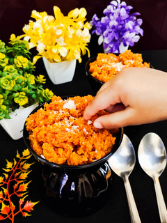 गाजर का हलवा (Gajar ka halwa recipe in hindi) रेसिपी मुख्य फोटो