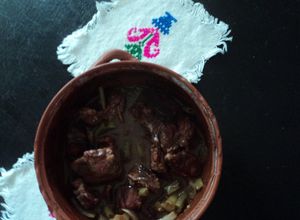 Una foto de Costillas con nopales al chile ancho y pulque tía Güera