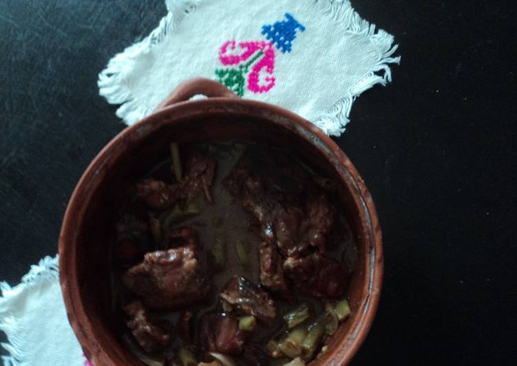 Costillas con nopales al chile ancho y pulque tía Güera