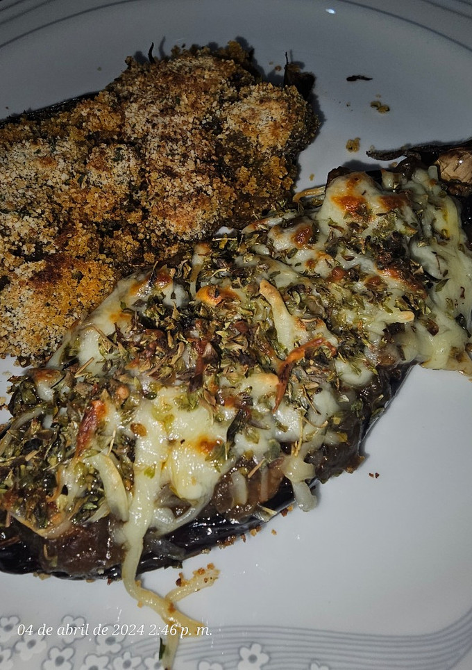 Una foto de Berenjenas rellenas de marisco