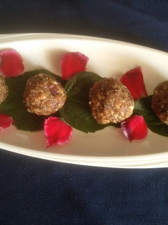 ડ્રાય ફ્રૂટ લડ્ડુ (Dry fruits Ladoo recipe in gujarati) રેસીપી મુખ્ય ફોટો