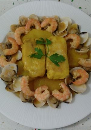 Foto principal de Guiso de patatas con merluza, almejas y langostinos