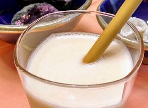 Foto principal de 75.🍶Lassi dulce de rosas, cardamomo y miel 🌹🍯(Bebida india)