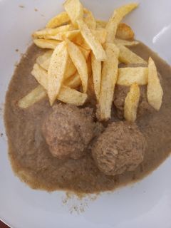 Una foto de Albóndigas con crema de champiñones