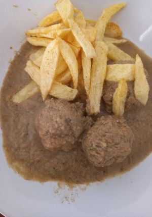 Una foto de Albóndigas con crema de champiñones