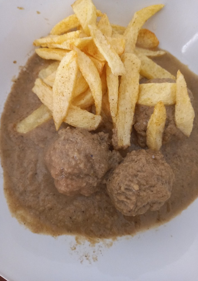 Una foto de Albóndigas con crema de champiñones