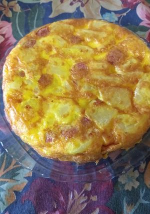 Una foto de Tortilla de papas con salchichas