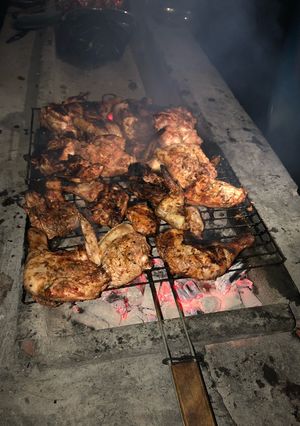 صورة لوصفة دجاج مقطع على فحم