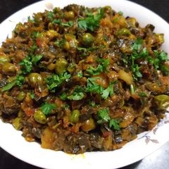 A picture of Hare pyaz ke Sabzi (Spring onion's Sabji).