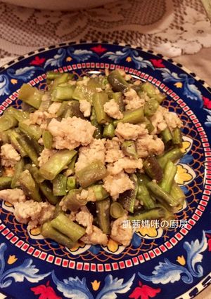 A picture of Garlic Chicken and Long Beans Stir-Fry.