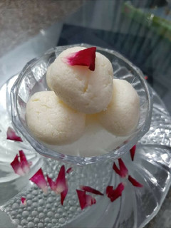 A picture of SPONGY RASGULLA..