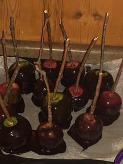 A picture of Caramel apples.