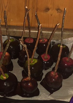 A picture of Caramel apples.