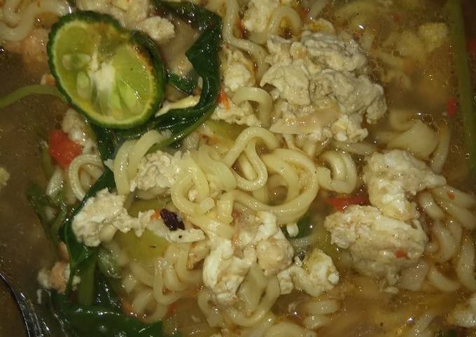 Bosen dg mi soto yang gitu² ajh? Coba nih Mi sedap soto kangkung