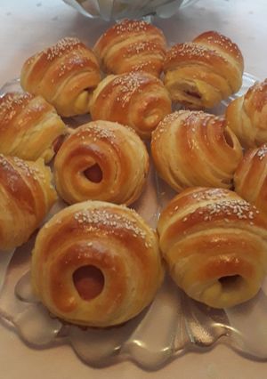Virslivel töltött croissant recept fotója