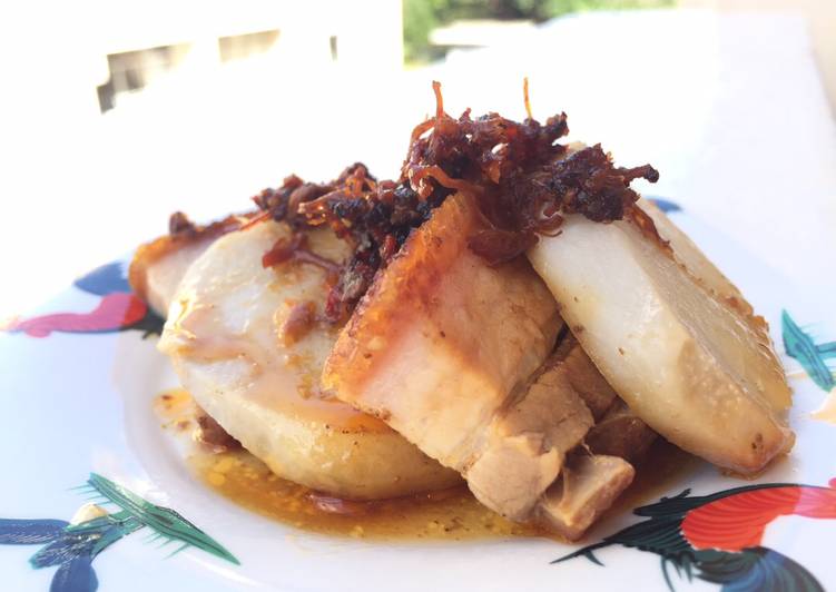 Simple Way to Prepare Steamed Taro And Roasted Pork In Chili Garlic XO Sauce in 26 Minutes for Family