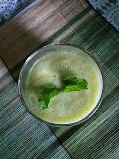 A picture of Fresh Pineapple & Mint Juice.