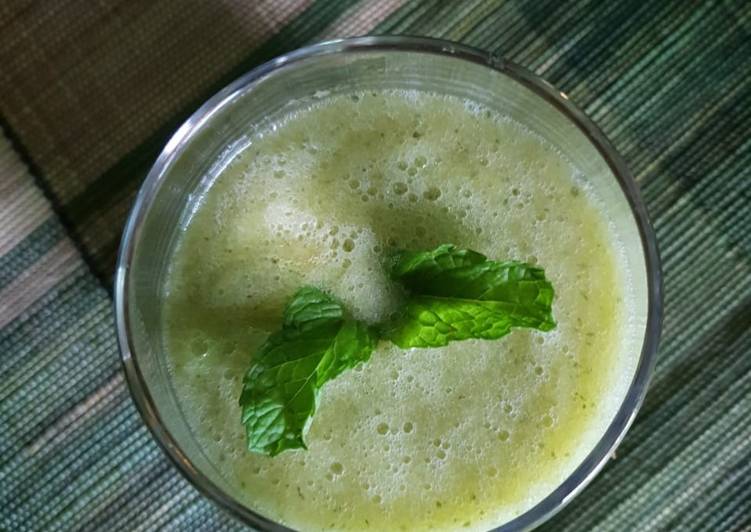 Step-by-Step Guide to Make Ultimate Fresh Pineapple &amp; Mint Juice