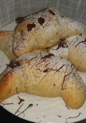 Felhő puha nutellás kifli 🥐🍫 recept fotója