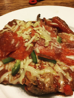 A picture of Steak Pizza.