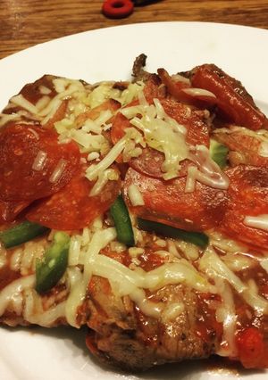 A picture of Steak Pizza.