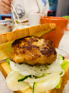 土司夾漢堡肉 的食譜成品照片