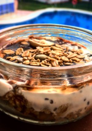 Una foto de Pudding de yogur griego, chia y muesli