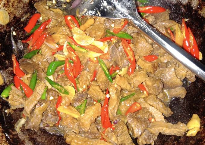 Bagaimana Menyiapkan Oseng daging lombok abang ijo gampang Anti Gagal