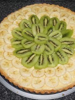 Una foto de Tarta de bananas y kiwi con crema pastelera