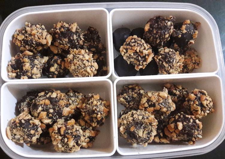 Bola Cokelat Kacang Mede