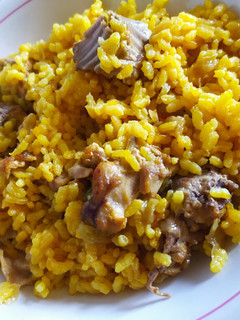 Una foto de Arroz con conejo rico rico