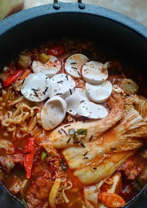 Foto resep Ramyeon Ala2 (Bahan2 Lokal)