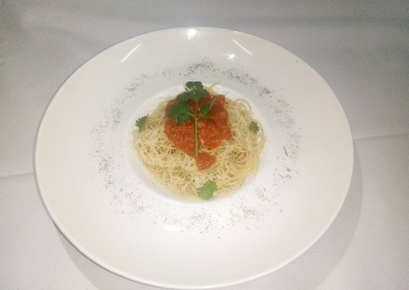 Spaghetti with tomatoe concase