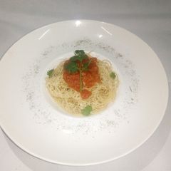 A picture of Spaghetti with tomatoe concase.