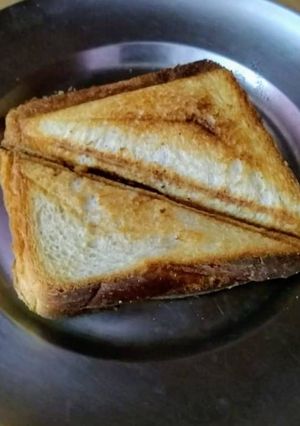आलू टोस्ट सैंडविच (Aloo toast sandwich recipe in Hindi) रेसिपी मुख्य फोटो