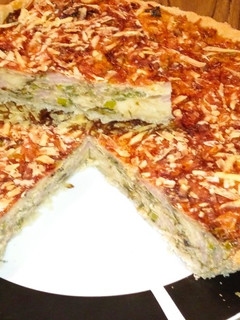 Una foto de Torta de puerro, cebolla
