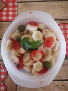 Foto di #551 Insalata di cetrioli e pomodori 🥒🫒🍅