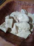 Pollo con albahaca y romero en salsa de mostaza