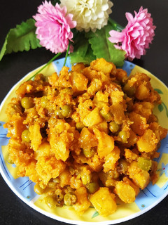 ફ્લાવર વટાણા બટાકા નુ શાક (Flower Vatana Bataka Shak Recipe In Gujarati) રેસીપી મુખ્ય ફોટો