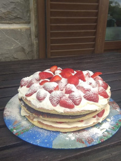 Una foto de Tarta de fresas 🍰🍰