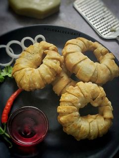 চিকেন রিং সামোসা (Chicken-cheese ring samosa recipe in Bengali) রেসিপির প্রধান ছবি