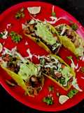 মেক্সিকান চিকেন টাকোস(Mexican chicken tacos recipe in Bengali)