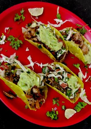 মেক্সিকান চিকেন টাকোস(Mexican chicken tacos recipe in Bengali) রেসিপির প্রধান ছবি