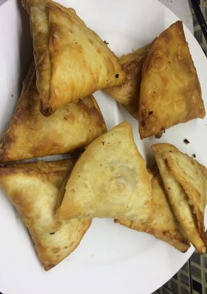 A picture of Chicken Samosa.