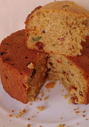 A picture of Christmas Light Fruit Cake #author marathon.