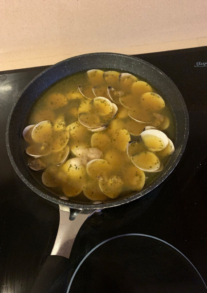 Una foto de Almejas en salsa
